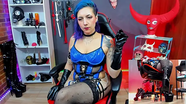 Snapshot of Mistress_Yelena chatting on June 11, 2:53 am Mistress Yelena online show from June 11, 2:53 am