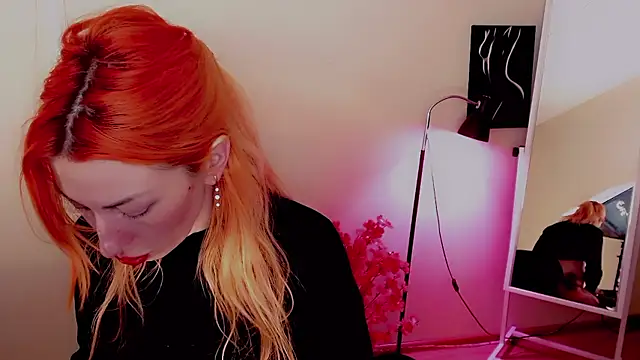 AnnieGOld  online show from December 7, 10:39 pm