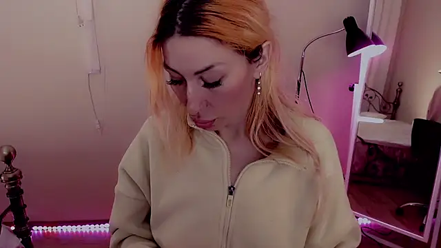 AnnieGOld  online show from February 27, 10:20 pm