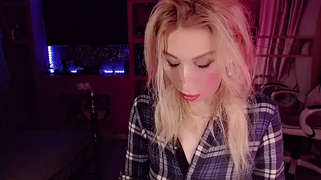 AnnieGOld  online show from September 16, 7:59 pm