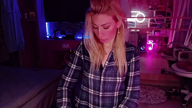 AnnieGOld  online show from September 19, 1:18 am