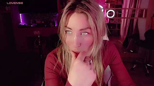 AnnieGOld  online show from April 20, 10:55 pm