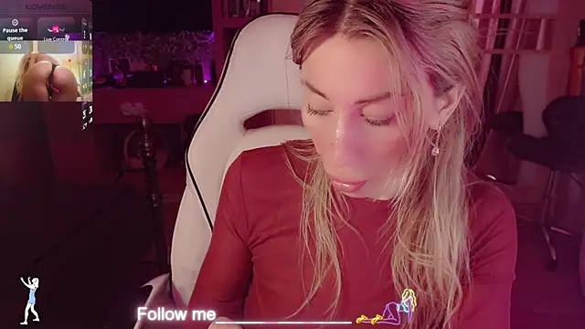 AnnieGOld  online show from April 21, 2:51 am