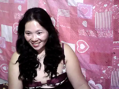 hotpusie 4u online show from April 13, 4:23 pm