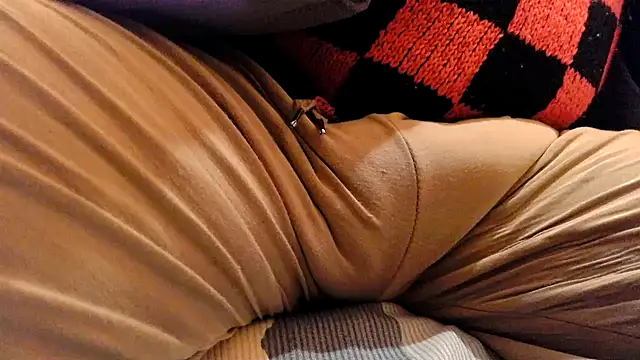 Snapshot of gae89tano chatting on March 2, 2:32 pm gae89tano online show from March 2, 2:32 pm