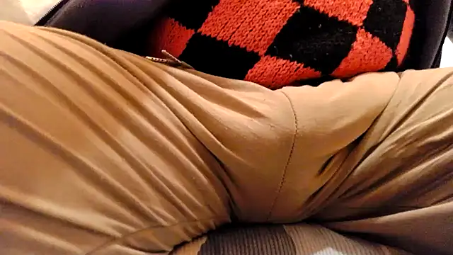 Snapshot of gae89tano chatting on March 2, 5:36 pm gae89tano online show from March 2, 5:36 pm