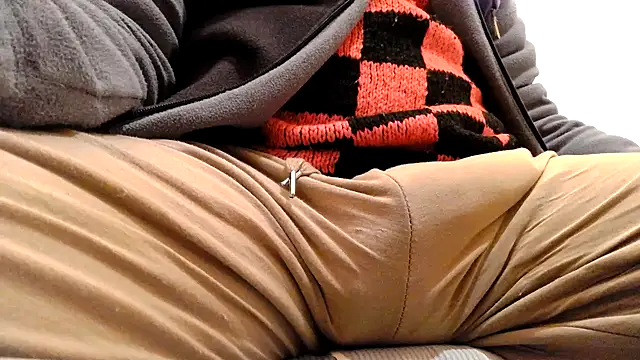 Snapshot of gae89tano chatting on March 4, 10:35 am gae89tano online show from March 4, 10:35 am