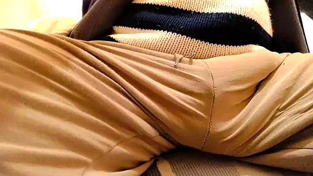 Snapshot of gae89tano chatting on March 5, 8:10 am gae89tano online show from March 5, 8:10 am