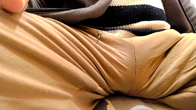 Snapshot of gae89tano chatting on March 5, 12:11 pm gae89tano online show from March 5, 12:11 pm