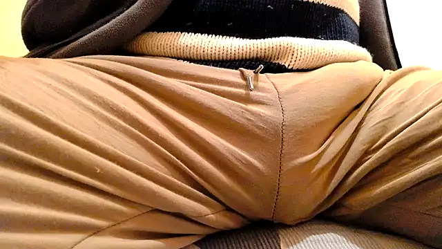 Snapshot of gae89tano chatting on March 5, 8:53 pm gae89tano online show from March 5, 8:53 pm