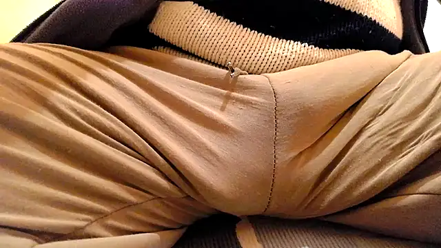 Snapshot of gae89tano chatting on March 6, 8:19 am gae89tano online show from March 6, 8:19 am