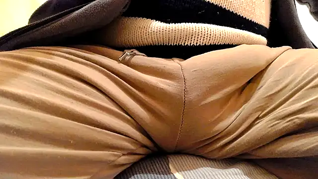 Snapshot of gae89tano chatting on March 6, 11:47 am gae89tano online show from March 6, 11:47 am