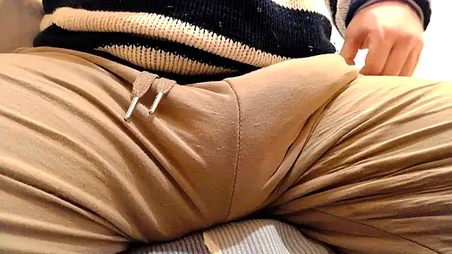 Snapshot of gae89tano chatting on March 7, 2:01 pm gae89tano online show from March 7, 2:01 pm