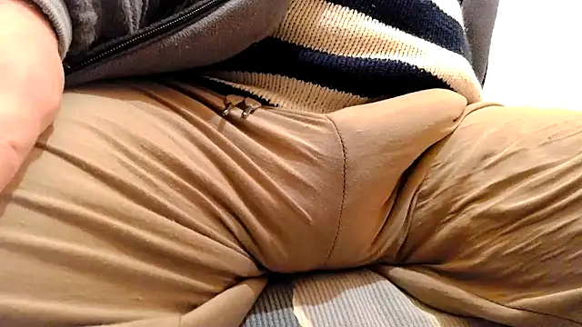 Snapshot of gae89tano chatting on March 7, 8:11 pm gae89tano online show from March 7, 8:11 pm