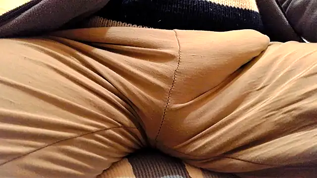 Snapshot of gae89tano chatting on March 9, 8:29 am gae89tano online show from March 9, 8:29 am