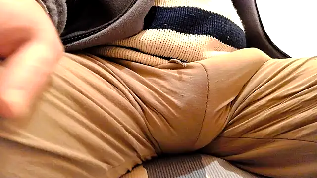 Snapshot of gae89tano chatting on March 10, 10:13 pm gae89tano online show from March 10, 10:13 pm