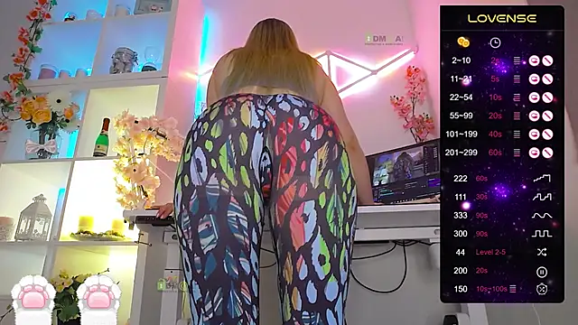 Snapshot of Elena-Marilyn chatting on January 26, 8:13 pm Elena-Marilyn online show from January 26, 8:13 pm