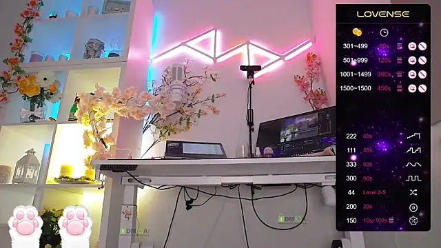 Snapshot of Elena-Marilyn chatting on February 21, 7:54 pm Elena-Marilyn online show from February 21, 7:54 pm