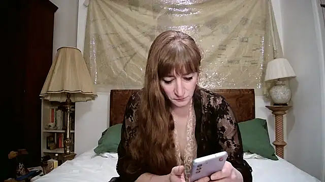 Snapshot of LemmieRed chatting on December 11, 10:03 am LemmieRed online show from December 11, 10:03 am