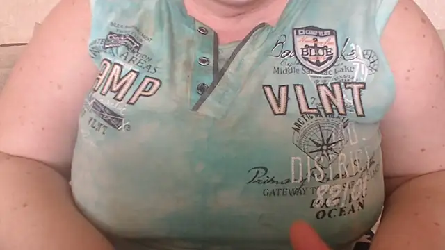 Snapshot of Amy_August chatting on May 4, 1:29 pm Amy August online show from May 4, 1:29 pm