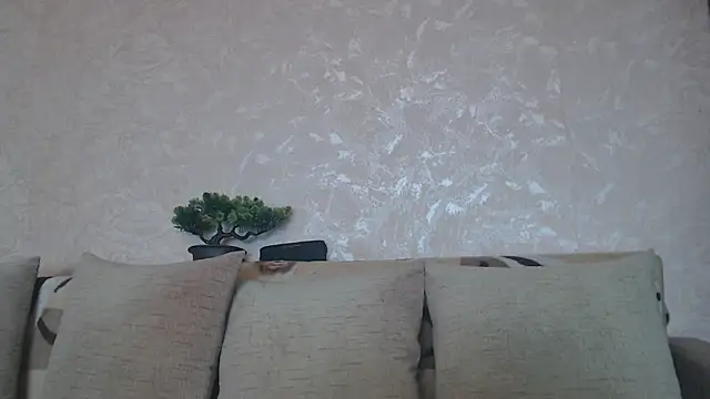 Snapshot of Amy_August chatting on May 17, 9:06 am Amy August online show from May 17, 9:06 am