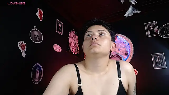 girl intense444 online show from October 27, 7:07 pm