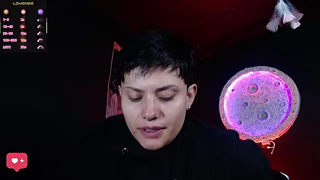 girl intense444 online show from April 13, 1:38 pm