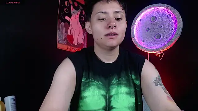 girl intense444 online show from April 21, 1:39 pm