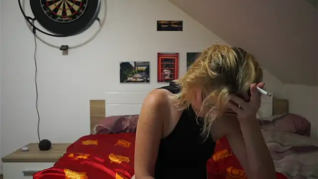 Snapshot of Moistdevil chatting on October 6, 2:03 pm Moistdevil online show from October 6, 2:03 pm