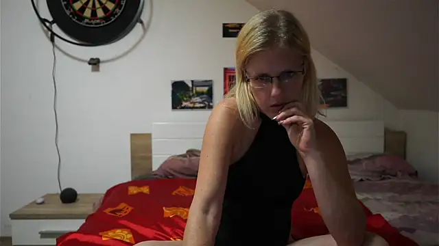 Snapshot of Moistdevil chatting on October 7, 5:10 pm Moistdevil online show from October 7, 5:10 pm