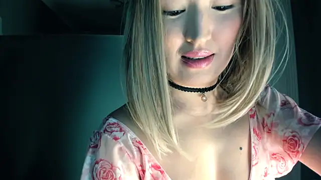 Snapshot of kimisun01 chatting on March 19, 1:04 pm kimisun01 online show from March 19, 1:04 pm