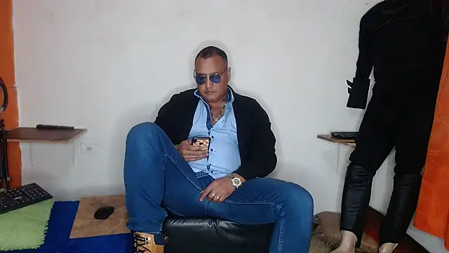 Snapshot of hardrock982 chatting on March 4, 1:28 pm hardrock982 online show from March 4, 1:28 pm