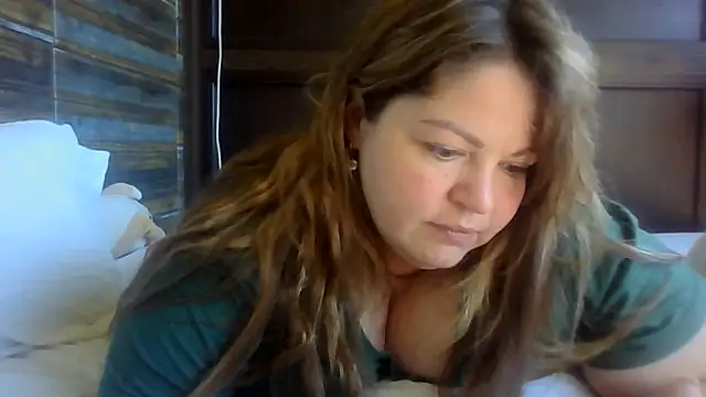 Snapshot of cute__cherry chatting on June 19, 6:29 am cute cherry online show from June 19, 6:29 am
