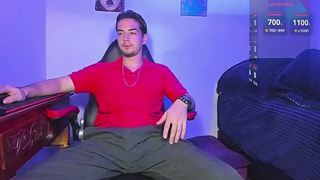 Snapshot of Alex_smith00 chatting on January 12, 2:45 am Alex smith00 online show from January 12, 2:45 am