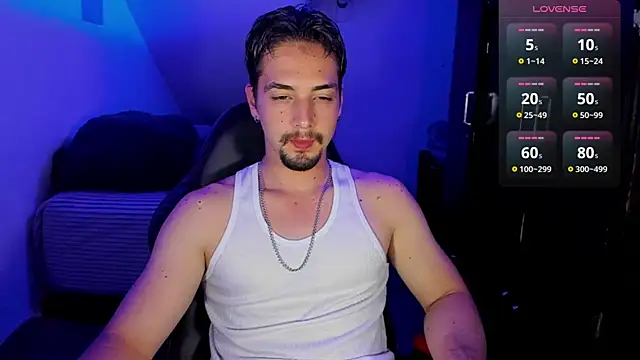 Snapshot of Alex_smith00 chatting on January 31, 10:21 pm Alex smith00 online show from January 31, 10:21 pm