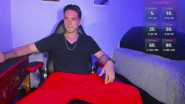 Snapshot of Alex_smith00 chatting on March 7, 2:04 am Alex smith00 online show from March 7, 2:04 am