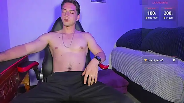 Snapshot of Alex_smith00 chatting on March 13, 2:27 am Alex smith00 online show from March 13, 2:27 am