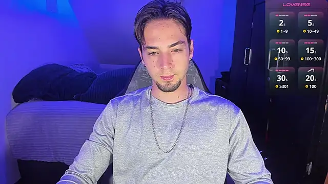 Snapshot of Alex_smith00 chatting on December 2, 9:32 pm Alex smith00 online show from December 2, 9:32 pm