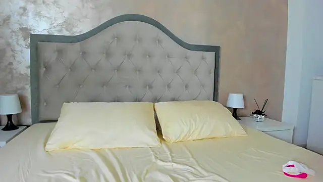 JennaMyers online show from October 1, 7:20 pm