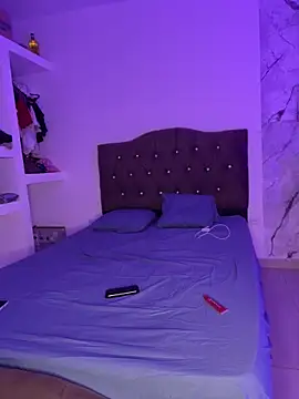 alysson 18 online show from April 15, 1:18 pm