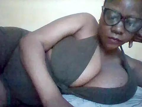 Snapshot of Africangal chatting on June 28, 7:14 am Africangal online show from June 28, 7:14 am