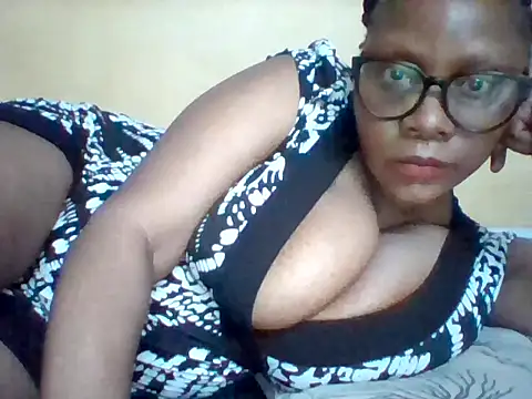Snapshot of Africangal chatting on July 25, 9:29 am Africangal online show from July 25, 9:29 am