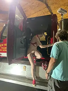 Charlie-N-Bubblez online show from December 10, 2:38 am