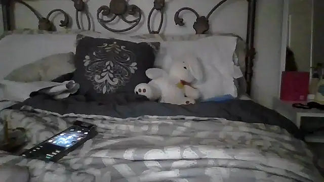 persephone332 online show from October 12, 6:01 am