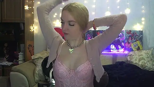 SecretSophia online show from March 7, 8:00 pm