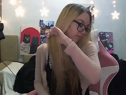 SecretSophia online show from September 20, 6:42 pm