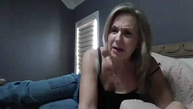 Snapshot of Lisaisluscious chatting on October 17, 2:08 pm Lisaisluscious online show from October 17, 2:08 pm