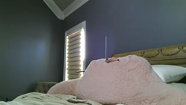 Lisaisluscious online show from April 11, 2:21 pm