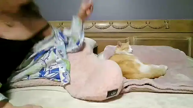 Lisaisluscious online show from April 18, 8:20 pm