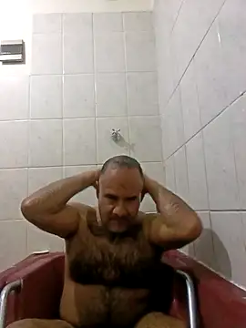 Snapshot of PhillDrake11 chatting on October 7, 2:42 am PhillDrake11 online show from October 7, 2:42 am